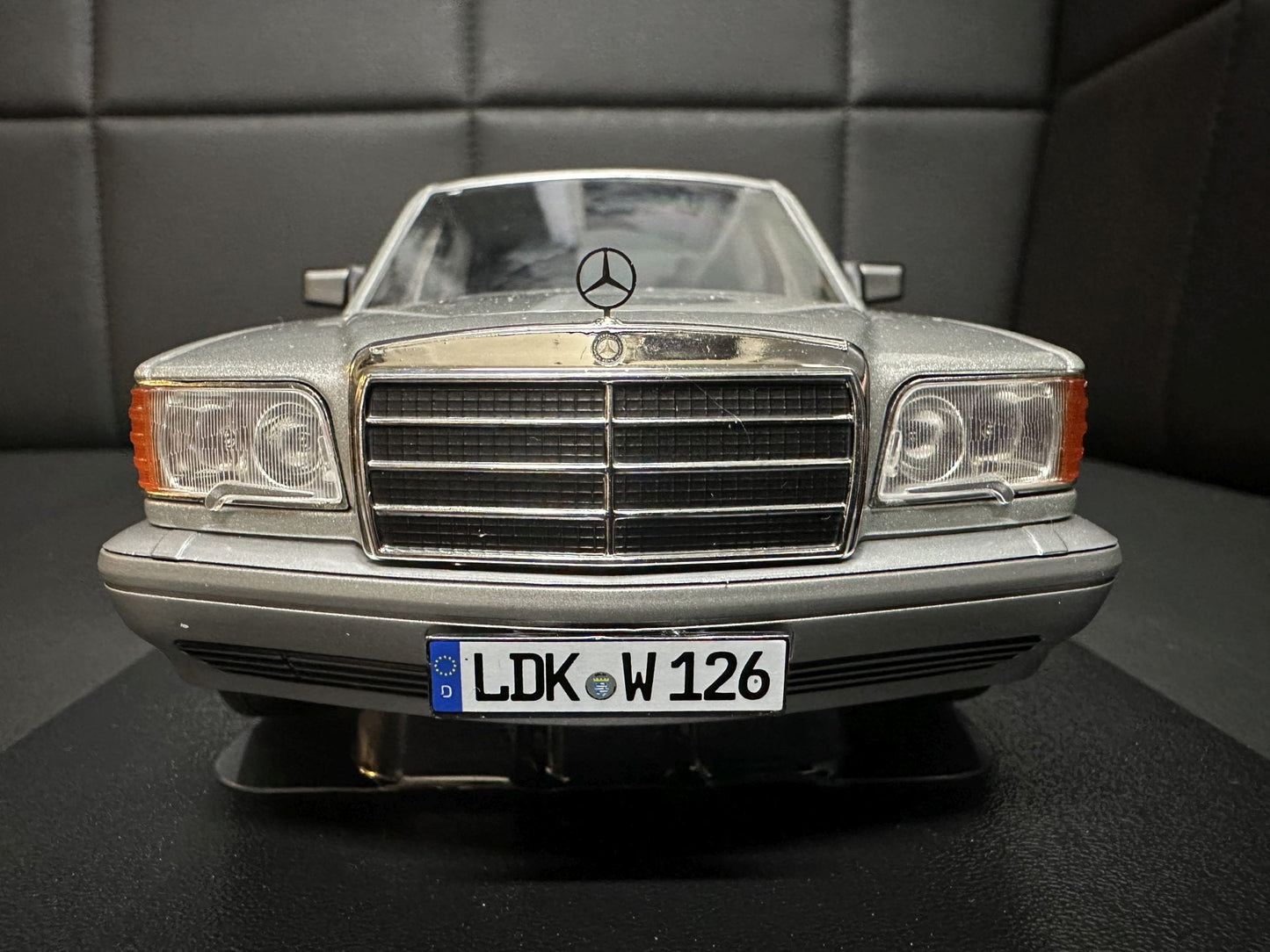 Mercedes Benz S Klasse 560SEL W126 1985 silber 1:18 i Scale Мерцедес Бенц С Класа сив