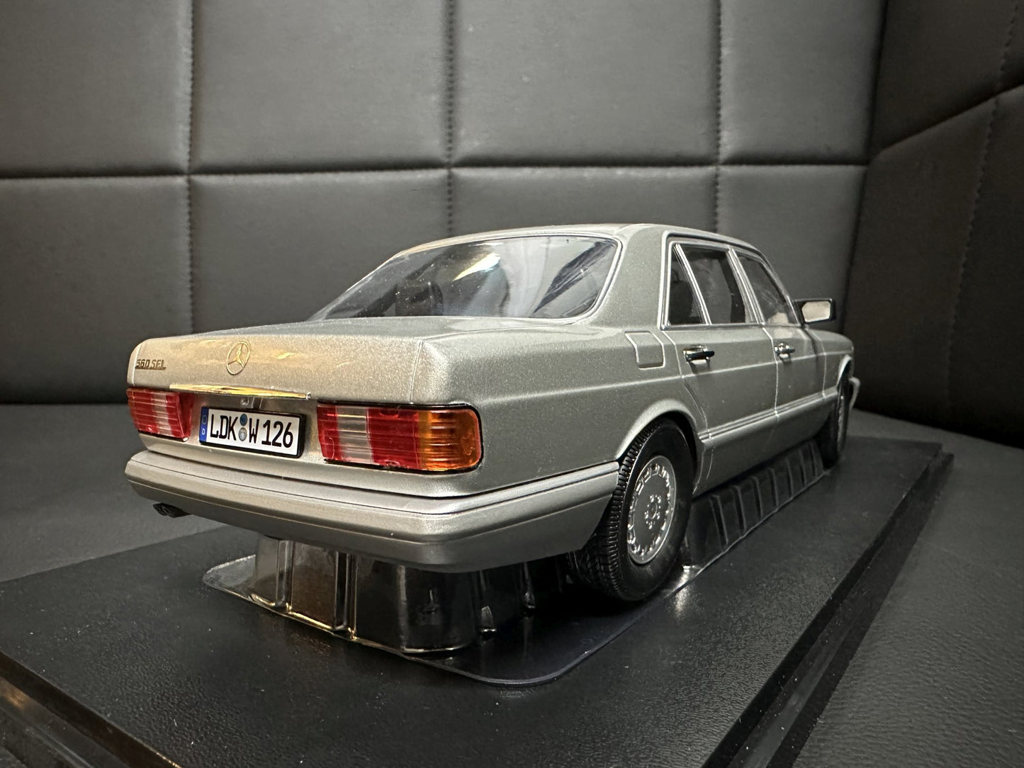 Mercedes Benz S Klasse 560SEL W126 1985 silber 1:18 i Scale Мерцедес Бенц С Класа сив