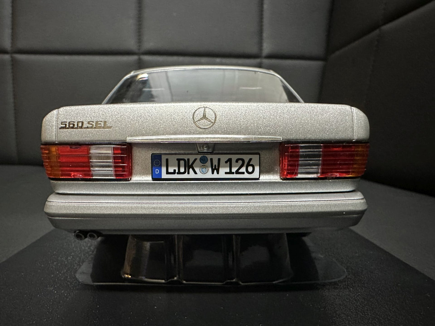 Mercedes Benz S Klasse 560SEL W126 1985 silber 1:18 i Scale Мерцедес Бенц С Класа сив