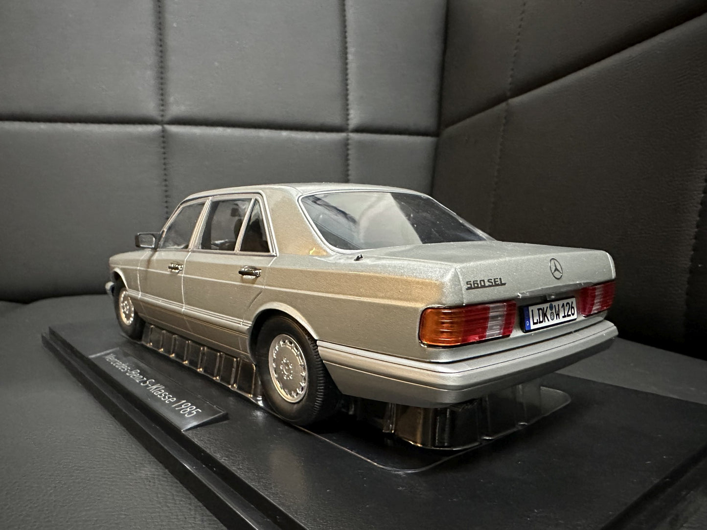 Mercedes Benz S Klasse 560SEL W126 1985 silber 1:18 i Scale Мерцедес Бенц С Класа сив