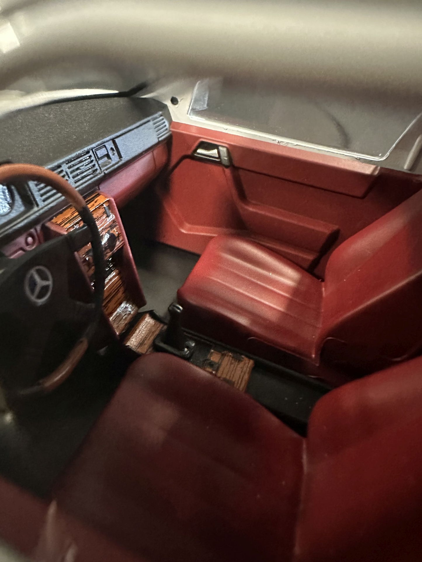 Mercedes Benz E Klasse Tuning 1986 W124 white 1:18 Modelcar MCG18343 Мерцедес Бенц Е Класа 1986 бял