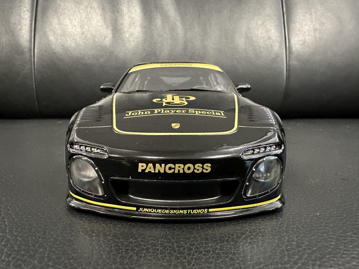 Porsche 997 John Player Special black 2020 1:18 Modelcar MCG18326 Порше 997 черен