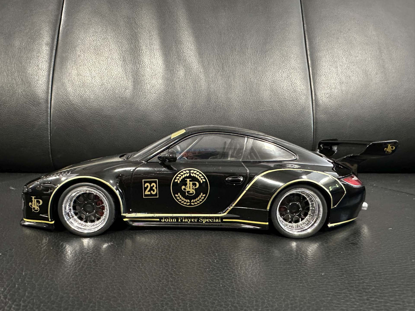 Porsche 997 John Player Special black 2020 1:18 Modelcar MCG18326 Порше 997 черен