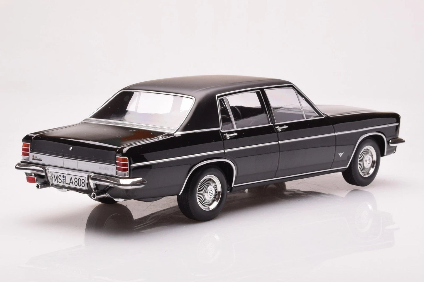 Opel Diplomat V8 black 1:18 Norev 183687 Опел Дипломат черен