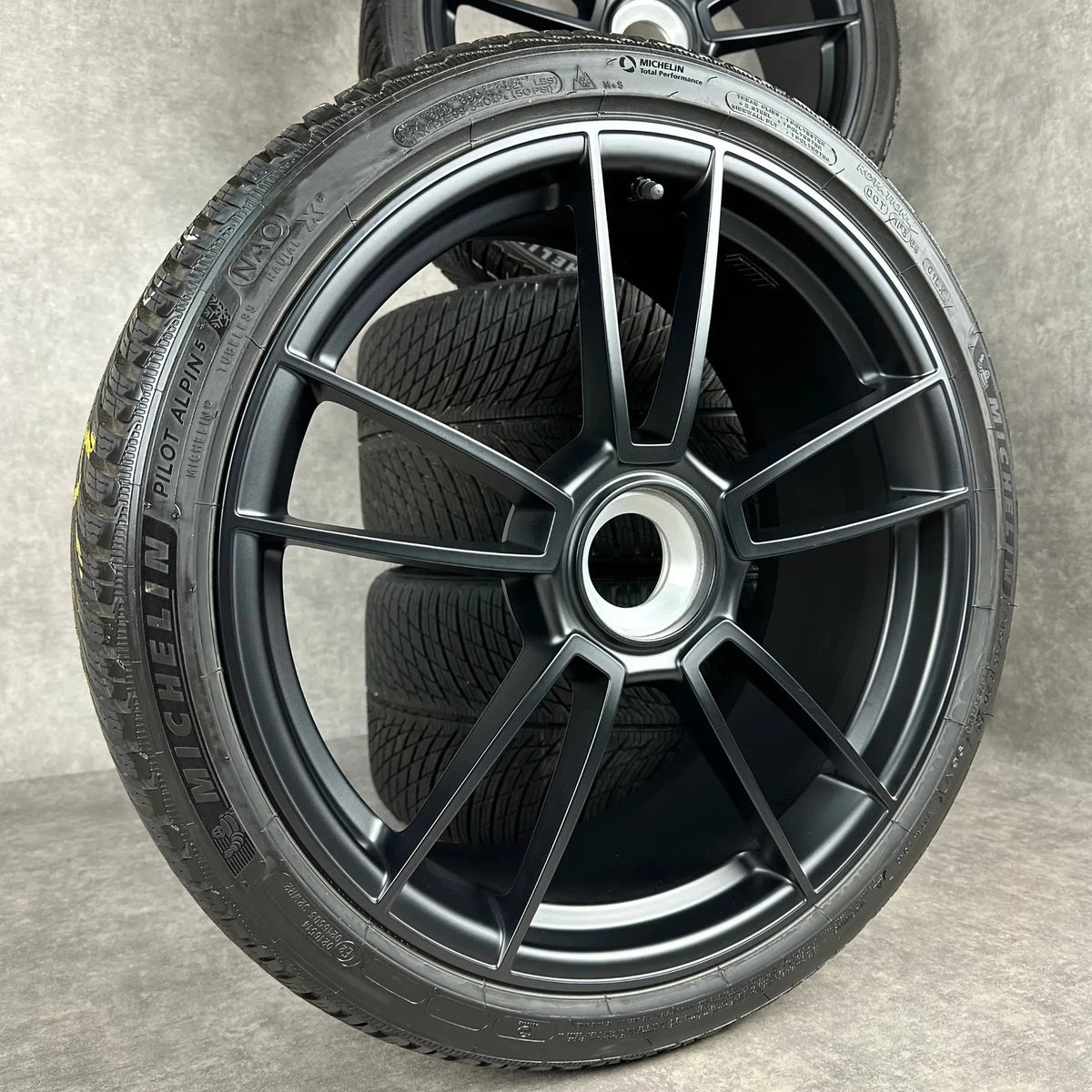 Оригинал Porsche 911 (992) GTS 20 21 Zoll Алуминиеви джанти Порше 911 /992 ГТС  20 21 цола централен отвор зимен комплект зимни гуми