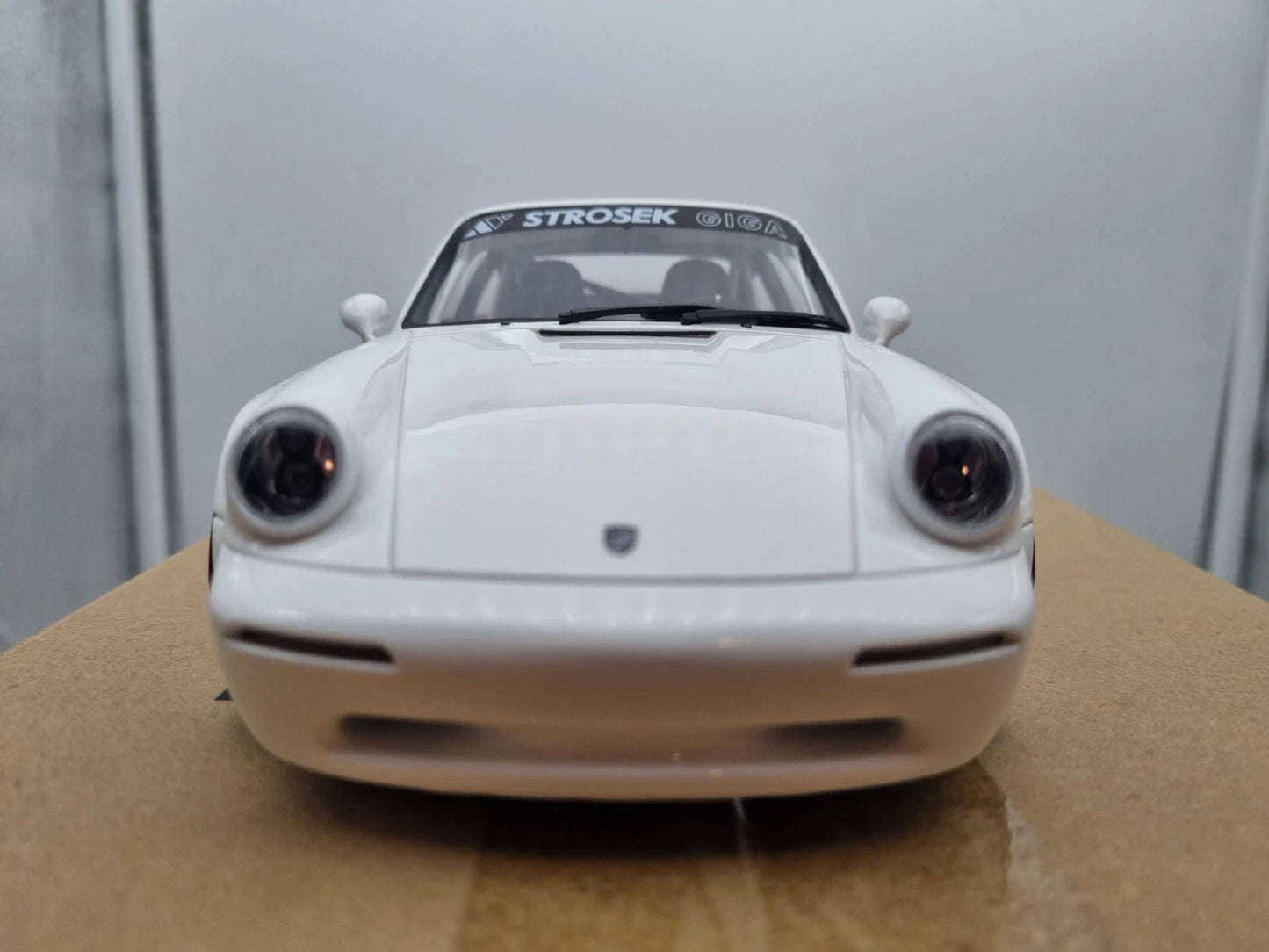 Porsche 911 Strosek white Limitiert 1:18 GT Spirit GT525 Порше 911 бял Лимитирана