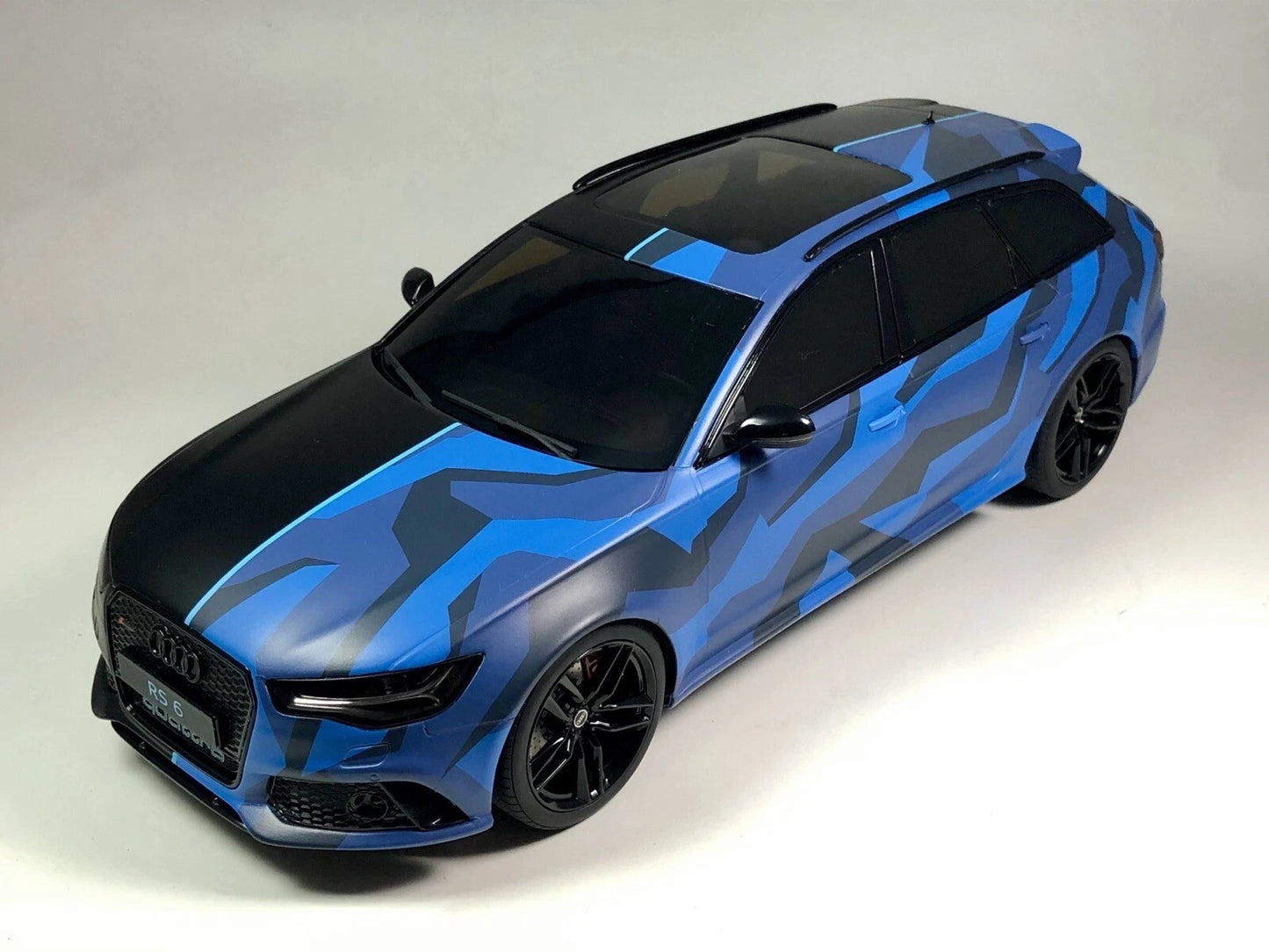 Audi RS6 4G Camouflage Resin Kombi blue/black Limitiert 314/1500 1:18 GT Spirit GT799 Ауди РС6 син/черен Комби Лимитирана