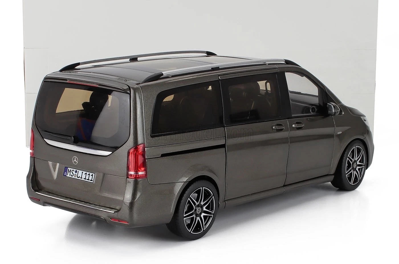 Mercedes Benz V Klasse W447 AMG Line braun 2018 1:18 NOREV 183873 Мерцедес Бенц В Класа АМГ отваряем кафяв