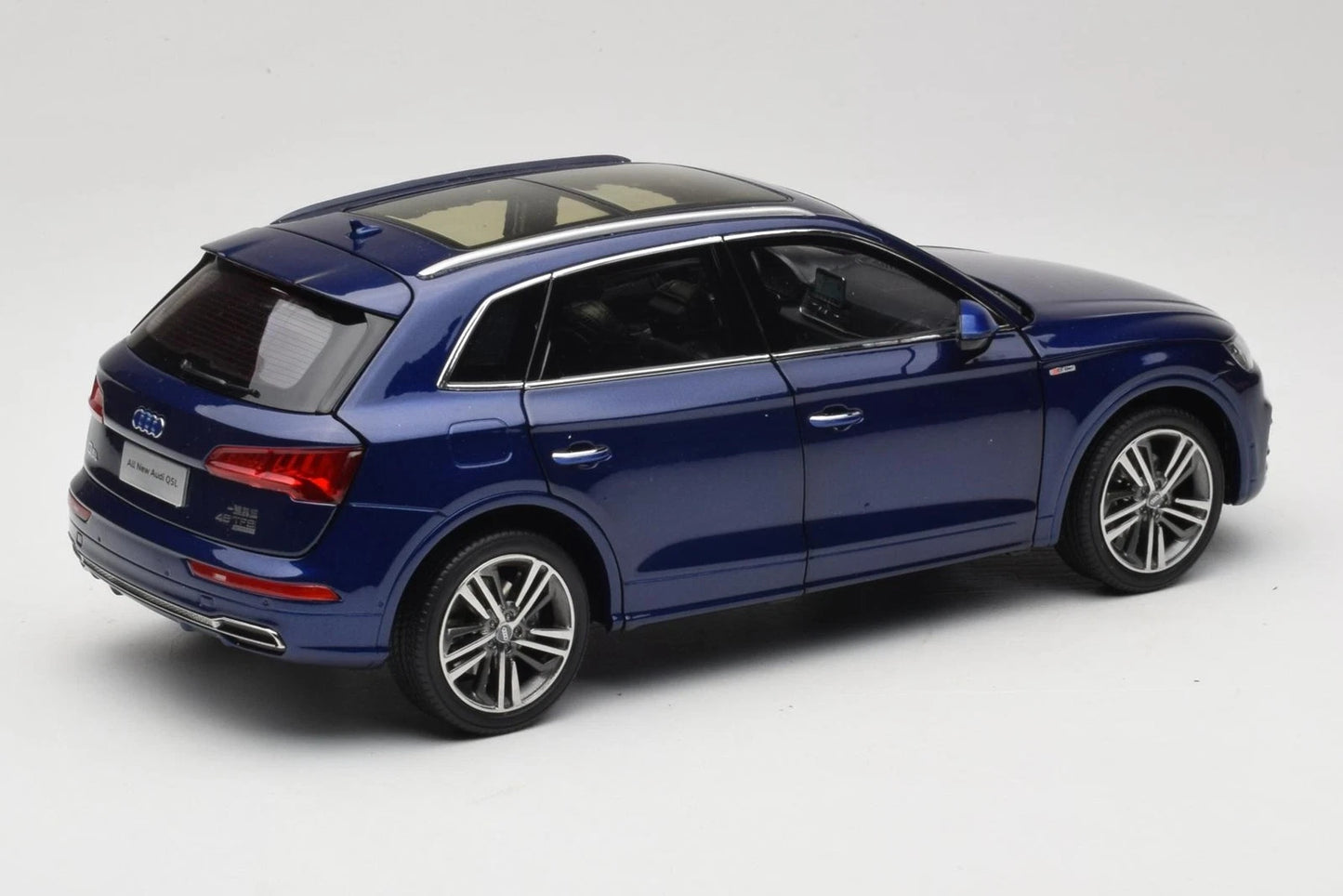 Audi Q5L FY blue 1:18 Paudi 31384Q5L2018 Ауди син