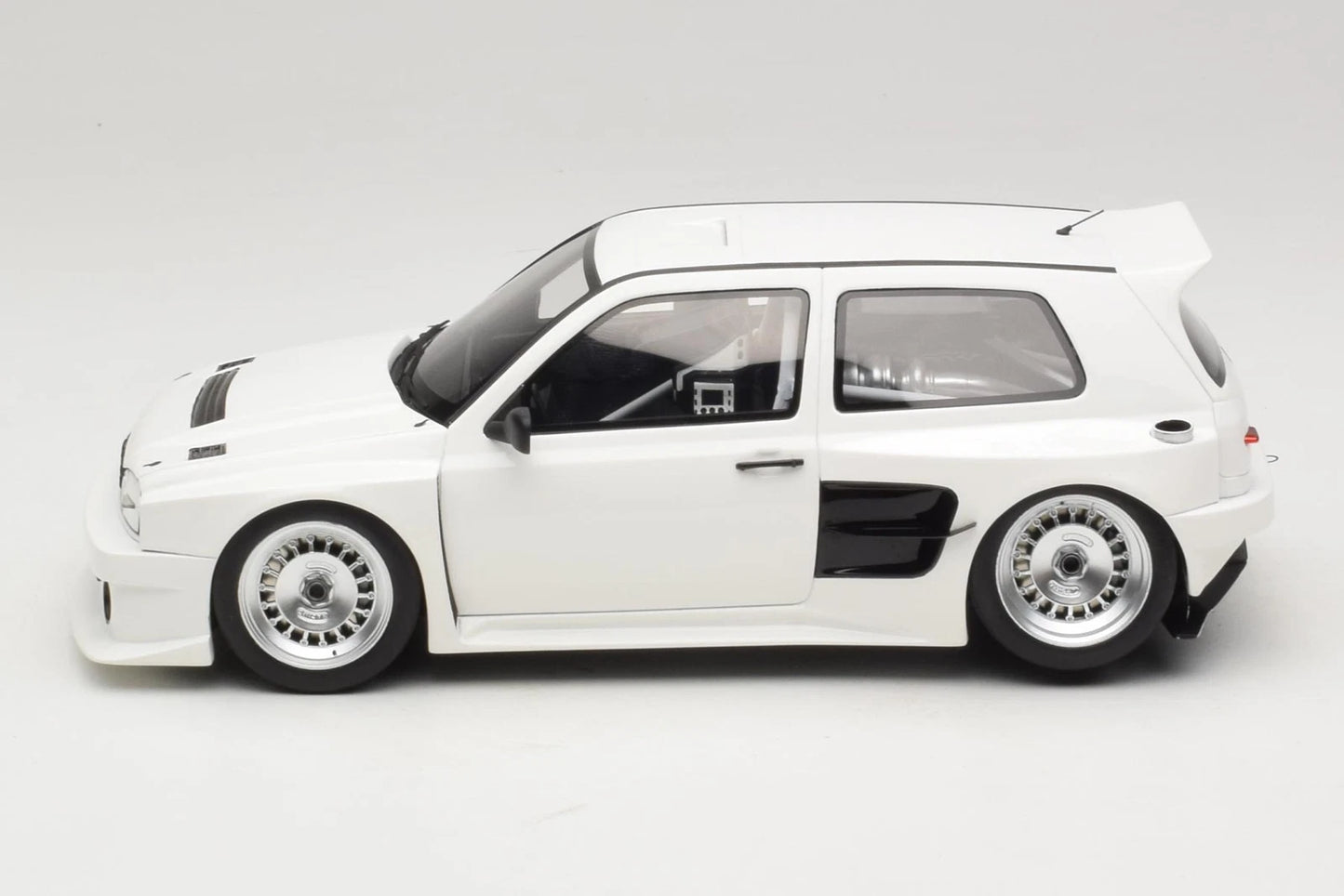 Volkswagen VW Golf 3 MK3 Khyzyl Saleem White Ottomobile OT1110 1:18  Фолксваген Голф 3 МК3 Лимитирана бял