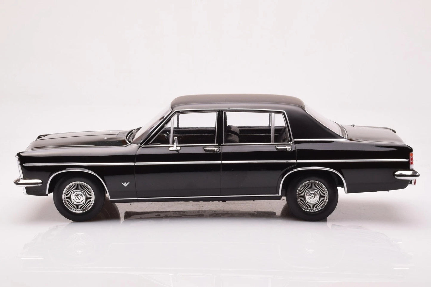 Opel Diplomat V8 black 1:18 Norev 183687 Опел Дипломат черен