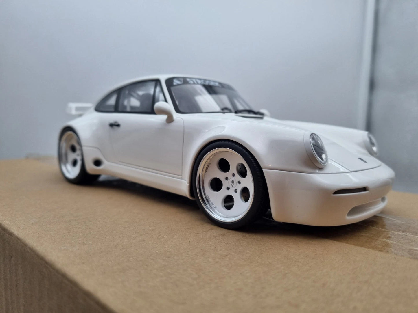 Porsche 911 Strosek white Limitiert 1:18 GT Spirit GT525 Порше 911 бял Лимитирана