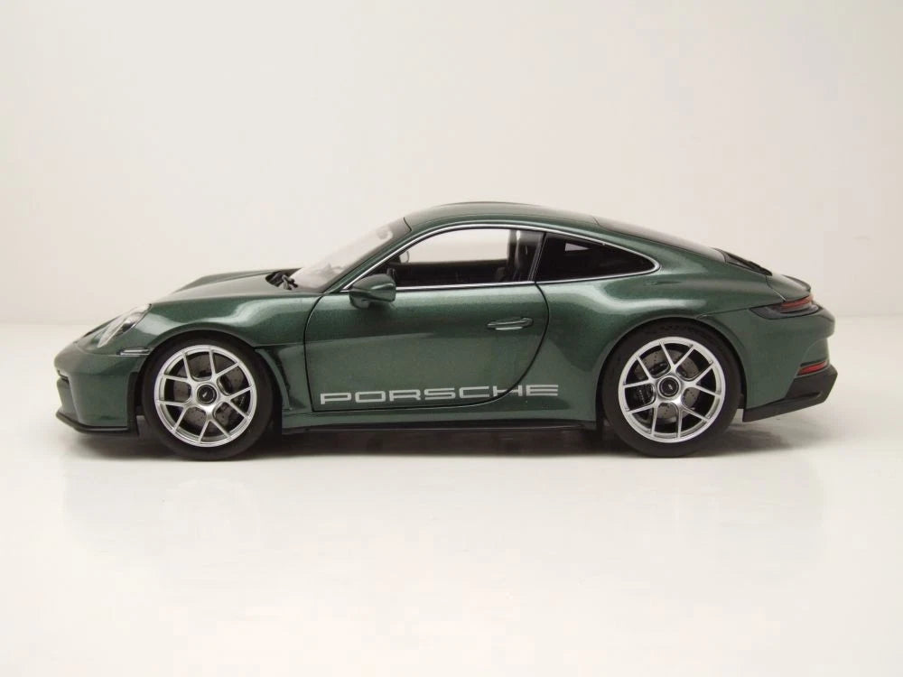 Porsche 911 992 S/T 2023 green Coupe 1:18 Norev 187472 Порше 911 992 зелен Купе