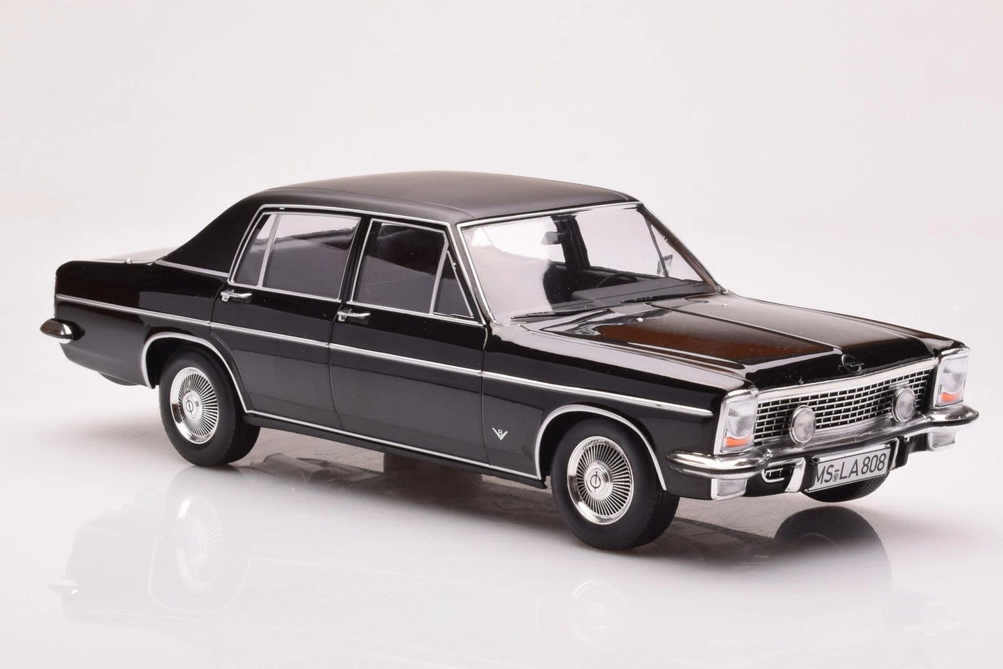 Opel Diplomat V8 black 1:18 Norev 183687 Опел Дипломат черен
