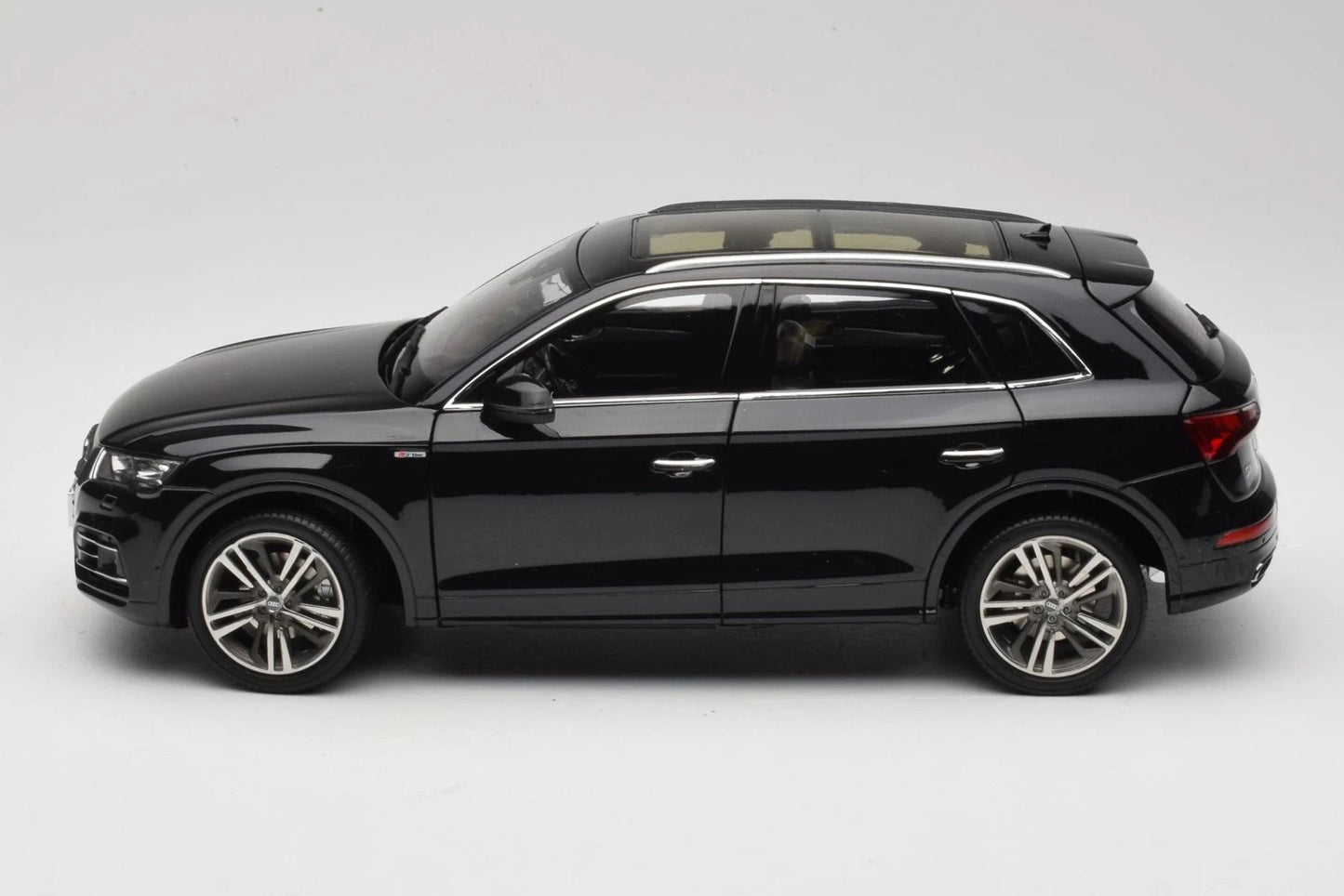 Audi Q5L FY black 1:18 Paudi 00023Q5L2018 Ауди черен