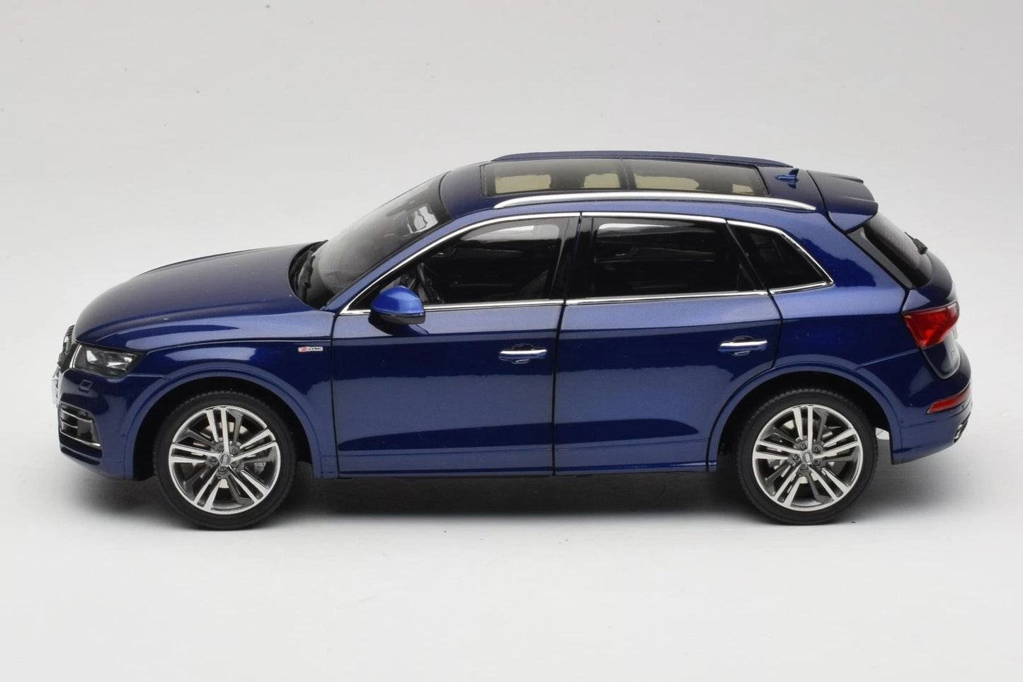 Audi Q5L FY blue 1:18 Paudi 31384Q5L2018 Ауди син
