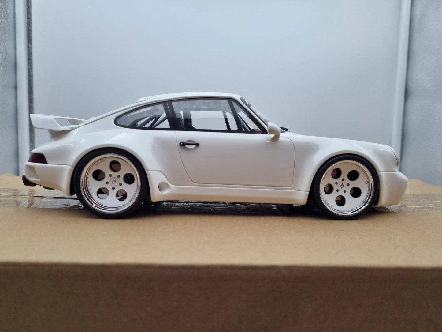Porsche 911 Strosek white Limitiert 1:18 GT Spirit GT525 Порше 911 бял Лимитирана