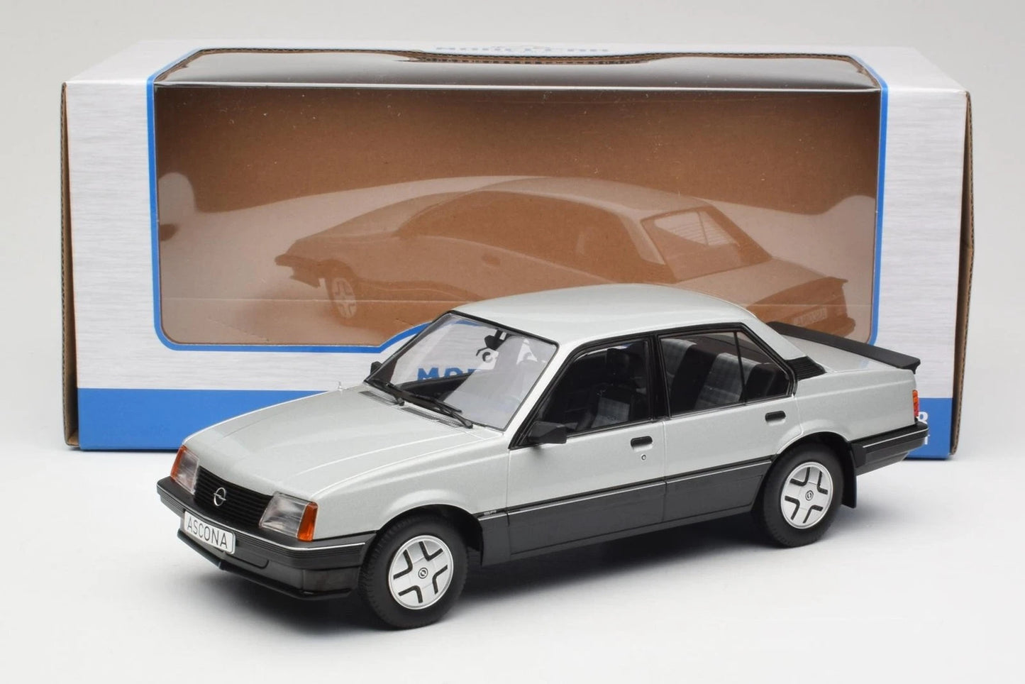 Opel Ascona C SR 1981 Silber 1:18 Modelcar MCG 18460 Опел Аскона Ц сив
