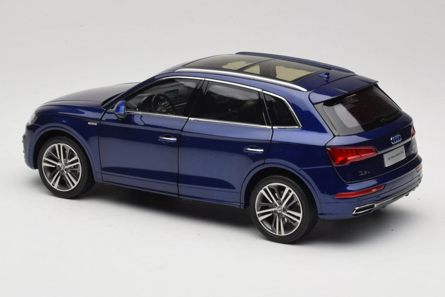 Audi Q5L FY blue 1:18 Paudi 31384Q5L2018 Ауди син