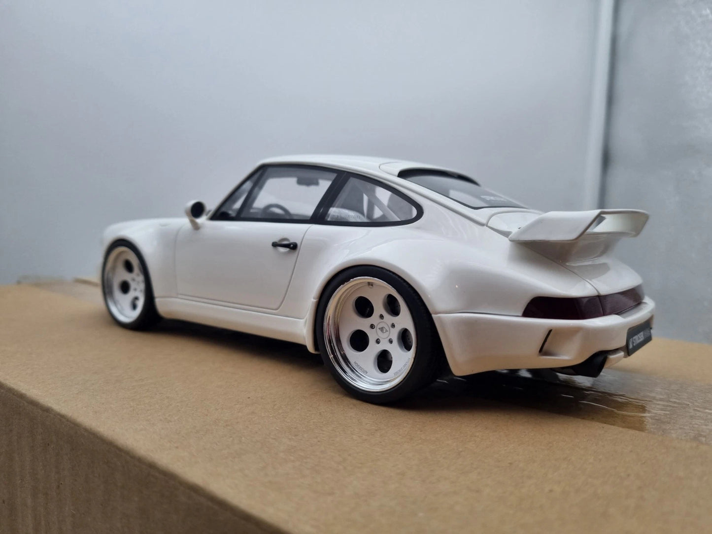 Porsche 911 Strosek white Limitiert 1:18 GT Spirit GT525 Порше 911 бял Лимитирана