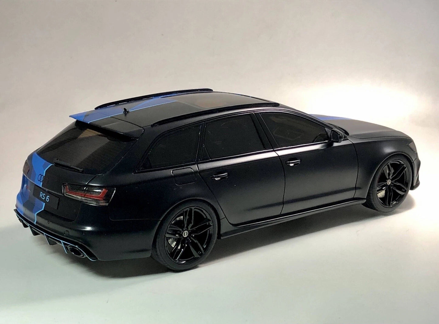 Audi RS6 4G Camouflage Resin Kombi blue/black Limitiert 314/1500 1:18 GT Spirit GT799 Ауди РС6 син/черен Комби Лимитирана