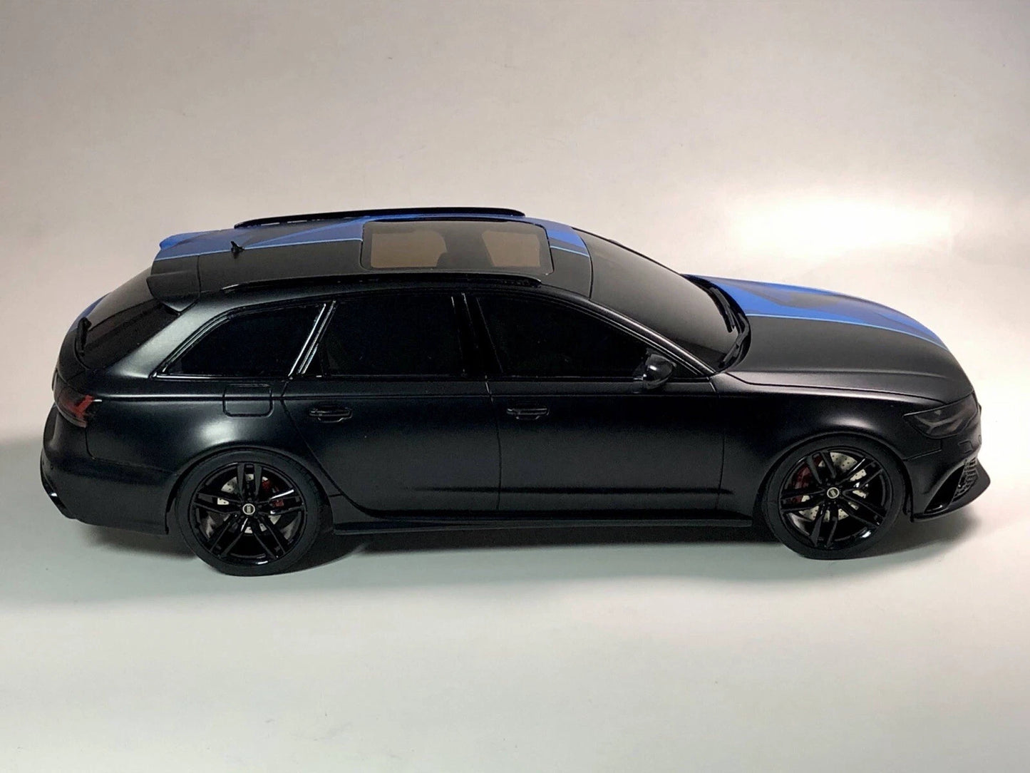 Audi RS6 4G Camouflage Resin Kombi blue/black Limitiert 314/1500 1:18 GT Spirit GT799 Ауди РС6 син/черен Комби Лимитирана